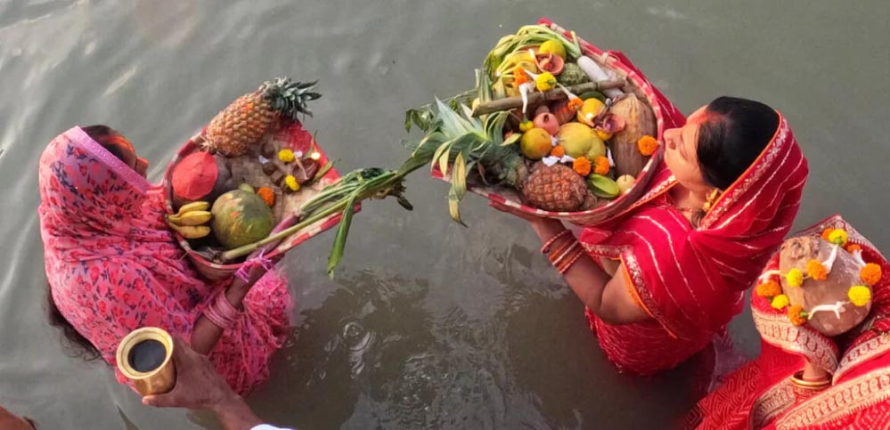 छठ पूजा पर बनेगा दुर्लभ योग, सूर्य देव की कृपा से पूरी होंगी सभी मनोकामनाएं छठ पूजा पर बनेगा दुर्लभ योग, सूर्य देव की कृपा से पूरी होंगी सभी मनोकामनाएं