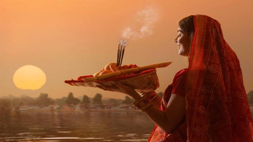 कल से शुरू हो रहा है छठ पर्व: जानें चारों दिनों का धार्मिक महत्व और संध्या अर्घ्य की तारीख कल से शुरू हो रहा है छठ पर्व: जानें चारों दिनों का धार्मिक महत्व और संध्या अर्घ्य की तारीख