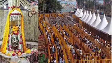 उज्जैन के महाकाल मंदिर में श्रद्धालुओं की भीड़, दो दिन में ढाई लाख भक्त पहुंचे उज्जैन के महाकाल मंदिर में श्रद्धालुओं की भीड़, दो दिन में ढाई लाख भक्त पहुंचे
