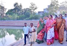 रायपुर : छठ पर्व की तैयारी का लिया जायजा – मंत्री श्रीमती लक्ष्मी राजवाड़े ने किया भटगांव छठ घाट का निरीक्षण