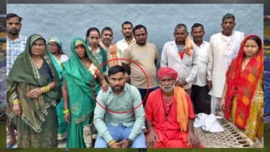 13 साल बाद लौटे जीवित: सांप के काटने के बाद मृत समझकर गंगा में बहाए गए दीपु सैनी अब गांव लौटे