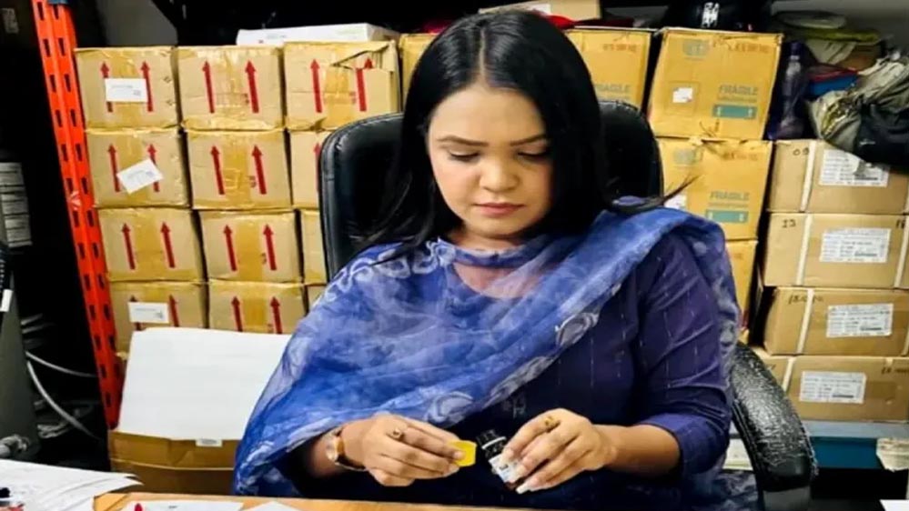 एमपी में प्रतिबंधित सिरप मामले में बड़ा एक्शन: ड्रग इंस्पेक्टर अनूभूति शर्मा निलंबित एमपी में प्रतिबंधित सिरप मामले में बड़ा एक्शन: ड्रग इंस्पेक्टर अनूभूति शर्मा निलंबित