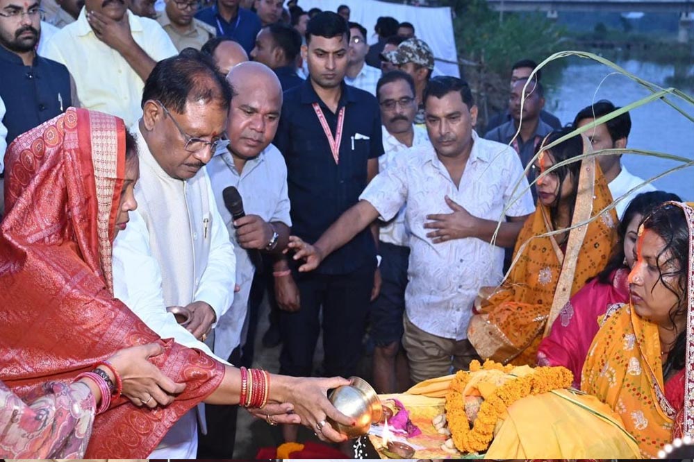 रायपुर : मुख्यमंत्री साय ने जशपुर में दुलदुला छठ घाट में सूर्य को दिया अर्घ्य: प्रदेश की सुख-समृद्धि और खुशहाली की कामना की रायपुर : मुख्यमंत्री साय ने जशपुर में दुलदुला छठ घाट में सूर्य को दिया अर्घ्य: प्रदेश की सुख-समृद्धि और खुशहाली की कामना की