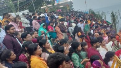 उगते सूर्य को अर्घ्य के साथ छठ पूजा संपन्न, देशभर के घाटों पर उमड़ा श्रद्धालुओं का सैलाब