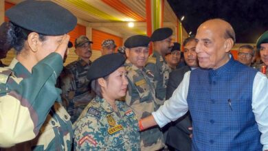 रक्षा मंत्री राजनाथ सिंह का संदेश: सीमाओं पर सतर्क रहें, किसी भी परिस्थिति के लिए तैयार रहना जरूरी रक्षा मंत्री राजनाथ सिंह का संदेश: सीमाओं पर सतर्क रहें, किसी भी परिस्थिति के लिए तैयार रहना जरूरी