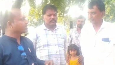 बुरहानपुर: हिंदू बच्चों को नमाज सिखाने वाले सरकारी शिक्षक निलंबित बुरहानपुर: हिंदू बच्चों को नमाज सिखाने वाले सरकारी शिक्षक निलंबित