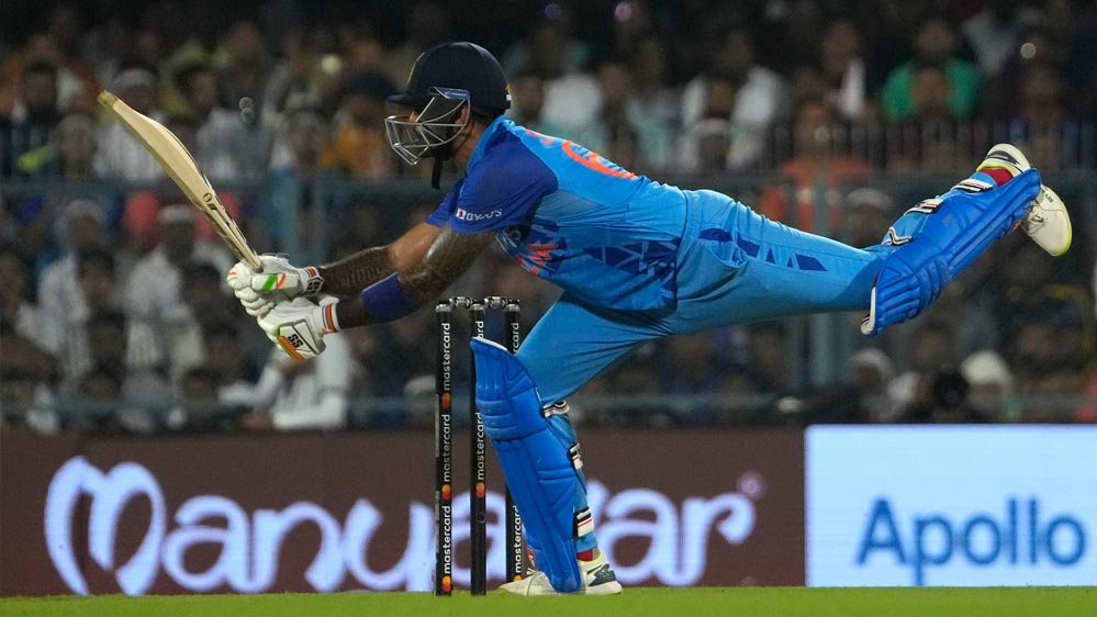 सूर्यकुमार यादव ने T20 में लगाए 150 छक्के, दिग्गजों के क्लब में हुई एंट्री सूर्यकुमार यादव ने T20 में लगाए 150 छक्के, दिग्गजों के क्लब में हुई एंट्री