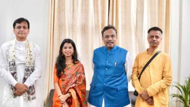 लोक गायिका मैथिली ठाकुर विधानसभा चुनाव में उतर सकती हैं? BJP नेता विनोद तावड़े से हुई मुलाकात