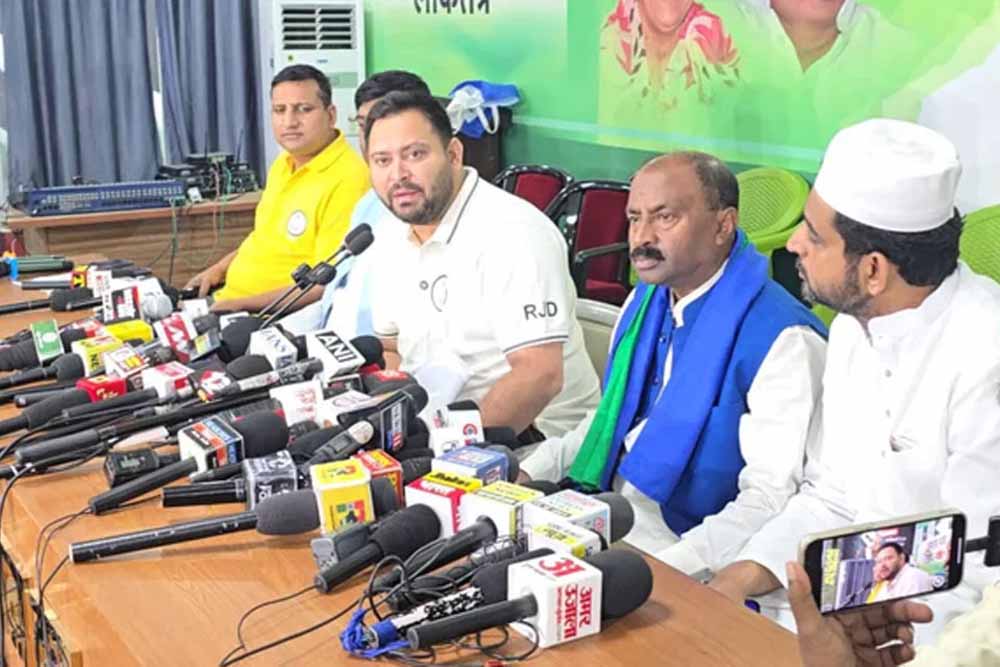 तेजस्वी का बड़ा ऐलान: चुनाव जीतने पर पंचायत प्रतिनिधियों को पेंशन देने का वादा तेजस्वी का बड़ा ऐलान: चुनाव जीतने पर पंचायत प्रतिनिधियों को पेंशन देने का वादा