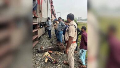 मुंबई एलटीटी सुपरफास्ट ट्रेन की कपलिंग टूटी, मुंबई-हावड़ा मार्ग पांच घंटे ठप मुंबई एलटीटी सुपरफास्ट ट्रेन की कपलिंग टूटी, मुंबई-हावड़ा मार्ग पांच घंटे ठप