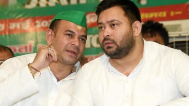 तेज प्रताप का प्रचार विफल: RJD समर्थकों ने किया विरोध, लगाए ‘तेजस्वी जिंदाबाद’ के नारे तेज प्रताप का प्रचार विफल: RJD समर्थकों ने किया विरोध, लगाए ‘तेजस्वी जिंदाबाद’ के नारे