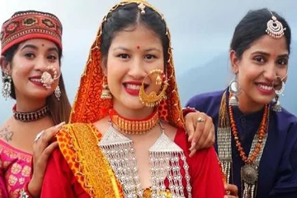 उत्तराखंड पंचायत का आदेश: शादियों में महिलाएं केवल 3 सोने के आभूषण पहन सकती हैं