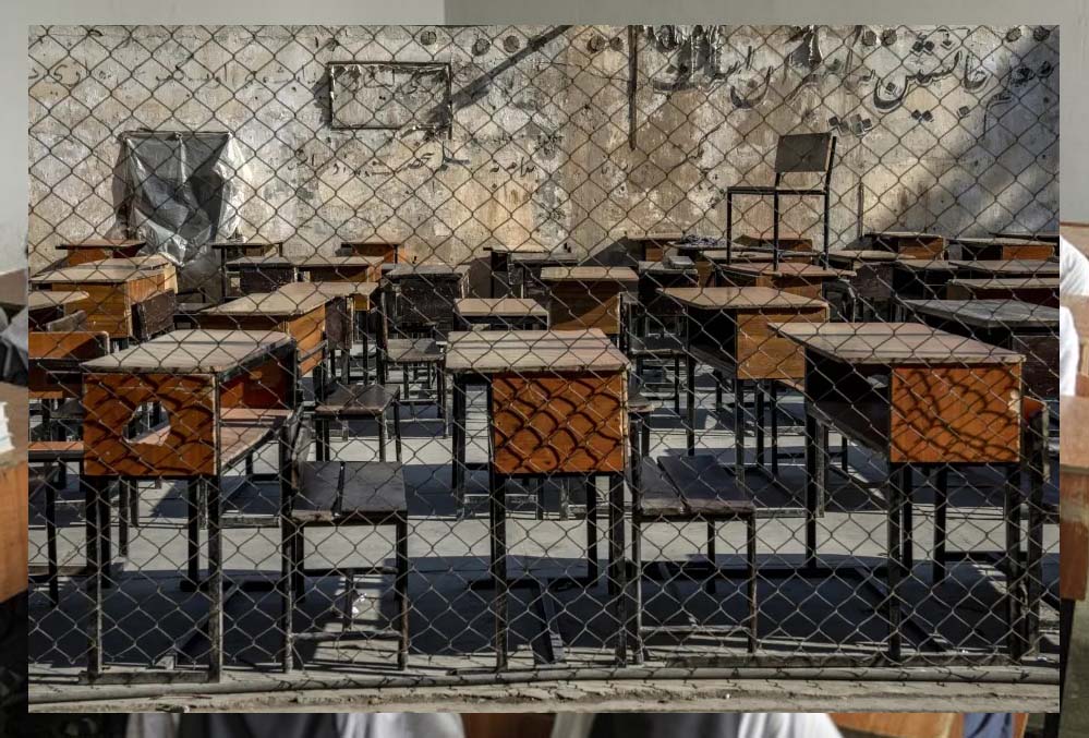 अफगानिस्तान में तालिबान के प्रतिबंध: स्कूल से लेकर सोशल मीडिया तक सब कुछ बंद अफगानिस्तान में तालिबान के प्रतिबंध: स्कूल से लेकर सोशल मीडिया तक सब कुछ बंद