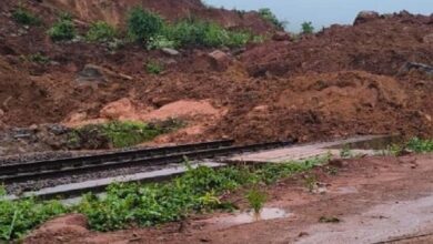 ओडिशा में बारिश और भूस्खलन का कहर, सड़कें जाम, रेल सेवाएं प्रभावित