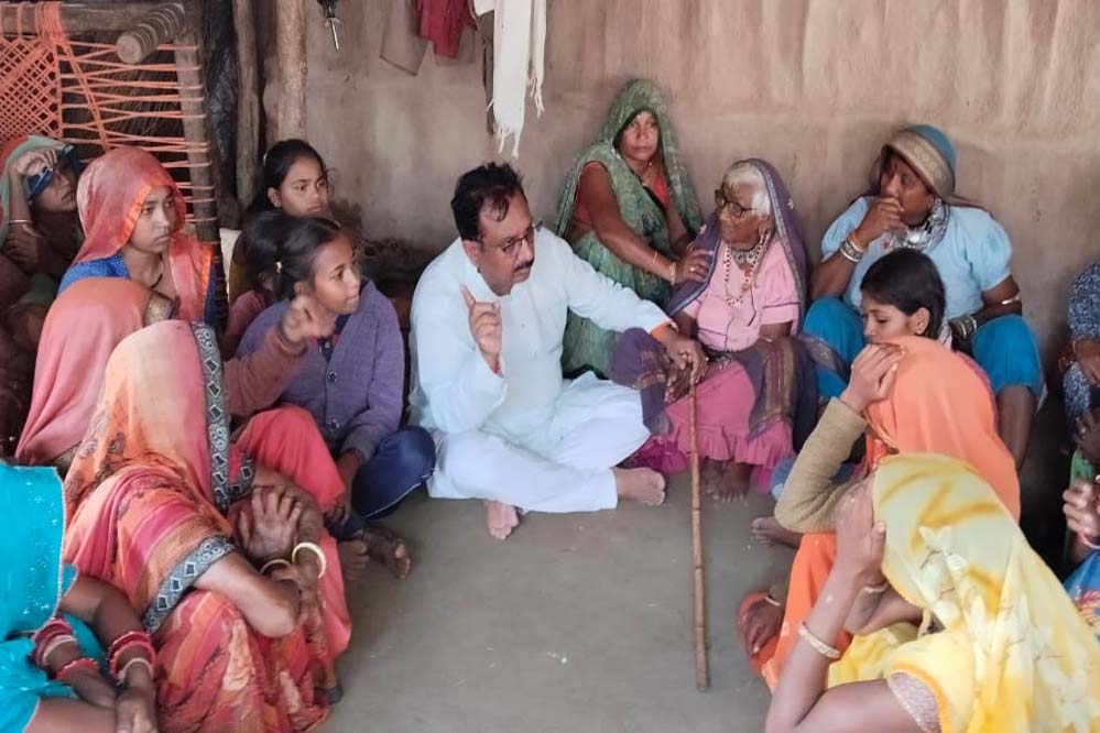 मंत्री डॉ. शाह ने मृतकों के परिजन से भेंट कर संवेदना प्रकट की, पीड़ित परिवारों को हर संभव मदद का दिया आश्वासन