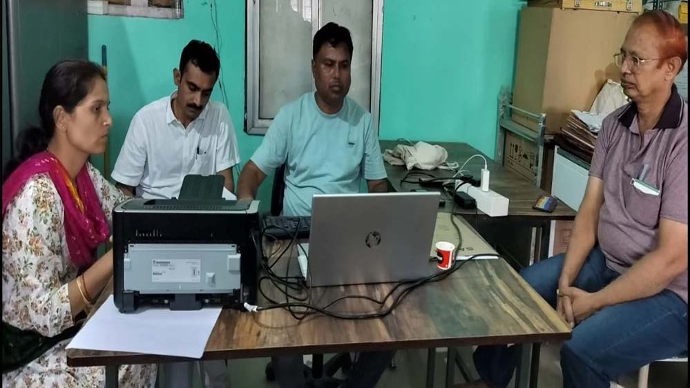 टीकमगढ़ में लोकायुक्त की बड़ी कार्रवाई, नेत्र सहायक 20 हजार की रिश्वत लेते गिरफ्तार टीकमगढ़ में लोकायुक्त की बड़ी कार्रवाई, नेत्र सहायक 20 हजार की रिश्वत लेते गिरफ्तार