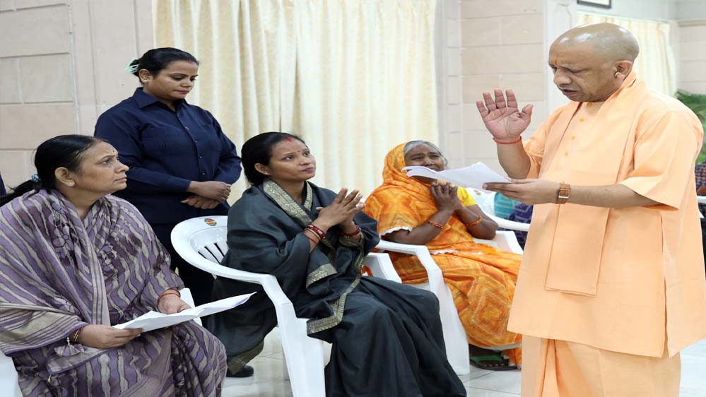 हर चेहरे पर खुशी और संतुष्टि ही सरकार की प्राथमिकता: सीएम योगी हर चेहरे पर खुशी और संतुष्टि ही सरकार की प्राथमिकता: सीएम योगी