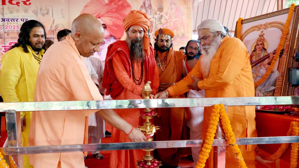 शांति व सौहार्द का मार्ग प्रशस्त करना है तो सबको सनातन धर्म की ही शरण में आना पड़ेगाः योगी