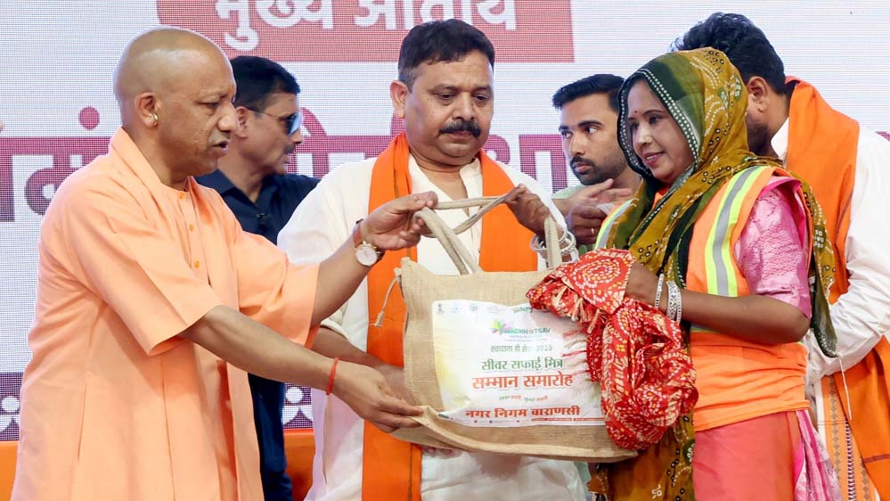 स्वच्छताकर्मियों का कोई शोषण नहीं कर पाएगा, जल्द ही उनके अकाउंट में आएंगे 16 से 20 हजार रुपयेः मुख्यमंत्री