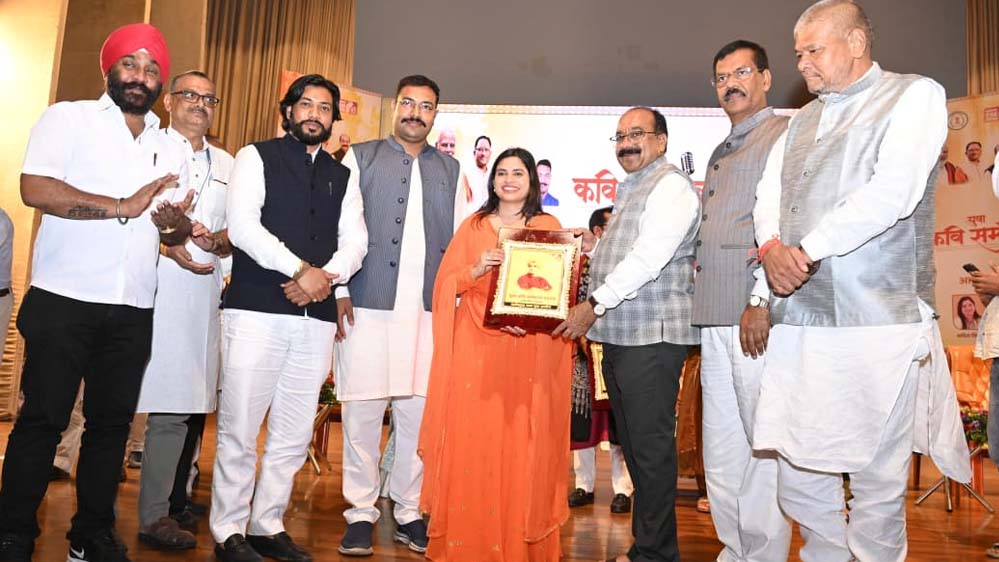 छत्तीसगढ़ राज्य युवा आयोग द्वारा पंडित दीनदयाल उपाध्याय ऑडिटोरियम, रायपुर में आयोजित हुआ युवा कवि सम्मेलन छत्तीसगढ़ राज्य युवा आयोग द्वारा पंडित दीनदयाल उपाध्याय ऑडिटोरियम, रायपुर में आयोजित हुआ युवा कवि सम्मेलन