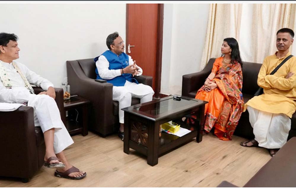 BJP नेताओं से मुलाकात के बाद मैथिली ठाकुर ने दिया सियासत में आने का संकेत, बताई संभावित सीट BJP नेताओं से मुलाकात के बाद मैथिली ठाकुर ने दिया सियासत में आने का संकेत, बताई संभावित सीट