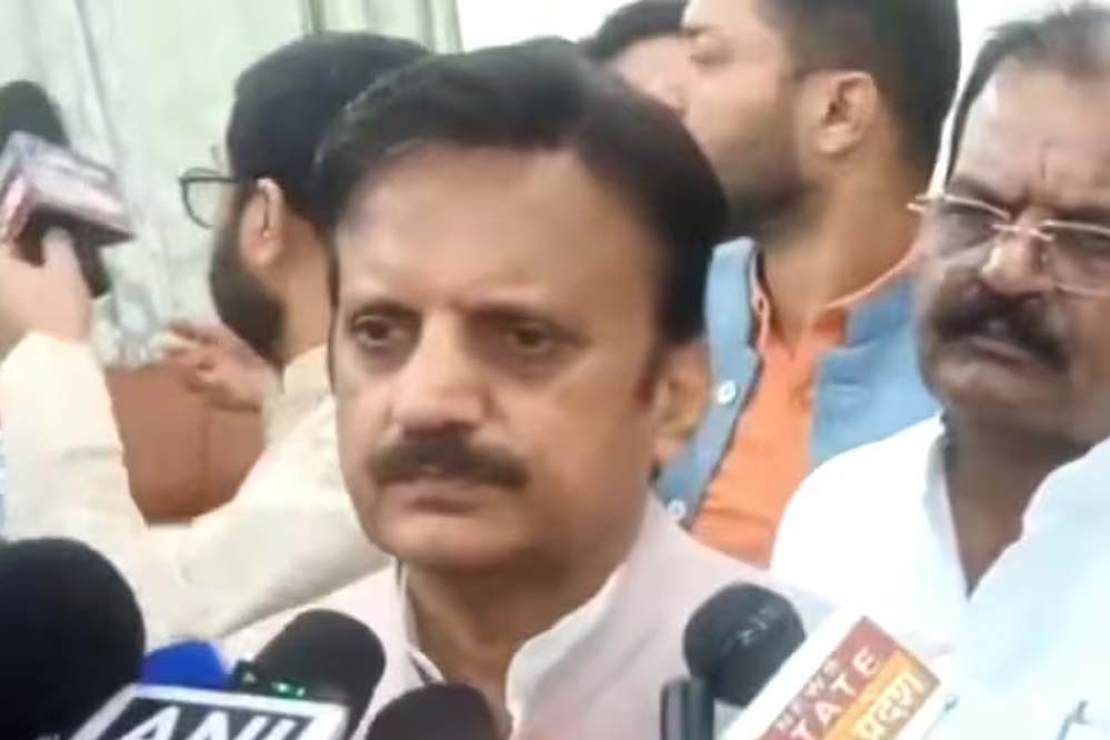 सिरप कंपनी मालिक की गिरफ्तारी के लिए MP पुलिस तमिलनाडु रवाना, उपमुख्यमंत्री राजेंद्र शुक्ला ने दी जानकारी सिरप कंपनी मालिक की गिरफ्तारी के लिए MP पुलिस तमिलनाडु रवाना, उपमुख्यमंत्री राजेंद्र शुक्ला ने दी जानकारी