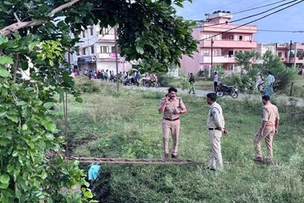 भोपाल के कोलार में खाली प्लाट के पानी में मिले मानव अंग, हत्या का बड़ा खुलासा भोपाल के कोलार में खाली प्लाट के पानी में मिले मानव अंग, हत्या का बड़ा खुलासा