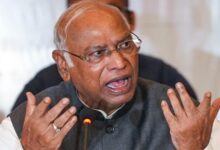 खड़गे का हमला: RSS पर लगे बैन, पटेल की विरासत का अपमान कर रही बीजेपी