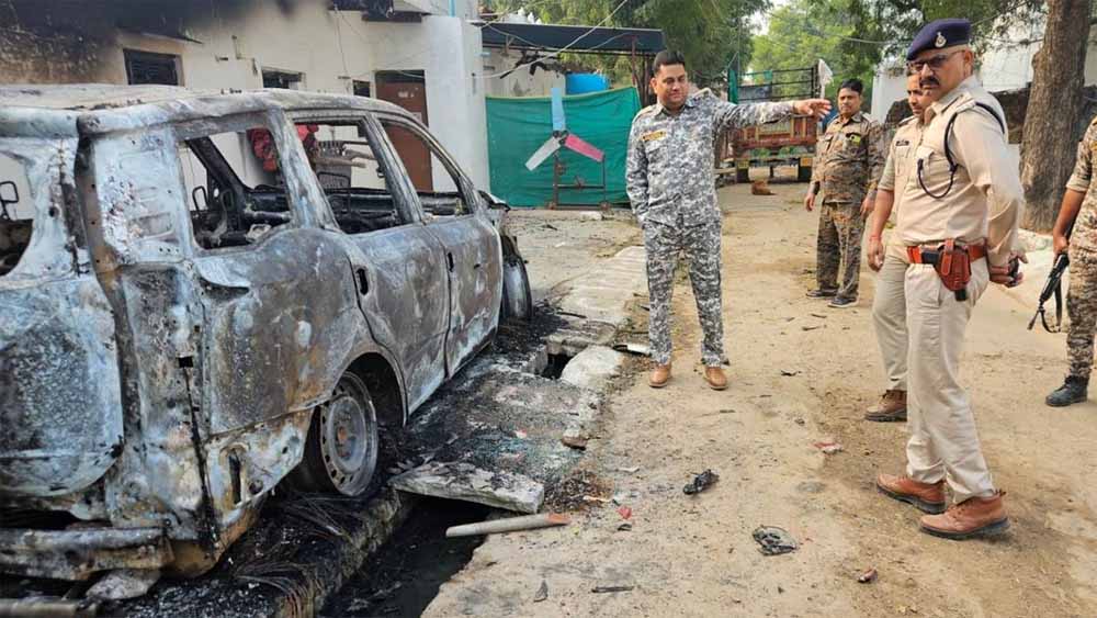 भिंड में सनसनीखेज वारदात: युवक की हत्या के बाद भड़के परिजन, आरोपी के घर पर हमला कर लगाई आग