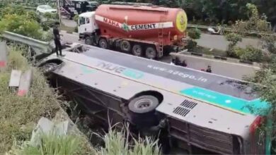 तेलंगाना में बड़ा हादसा: बस पलटने से 20 यात्री घायल, कुरनूल के बाद फिर दहशत