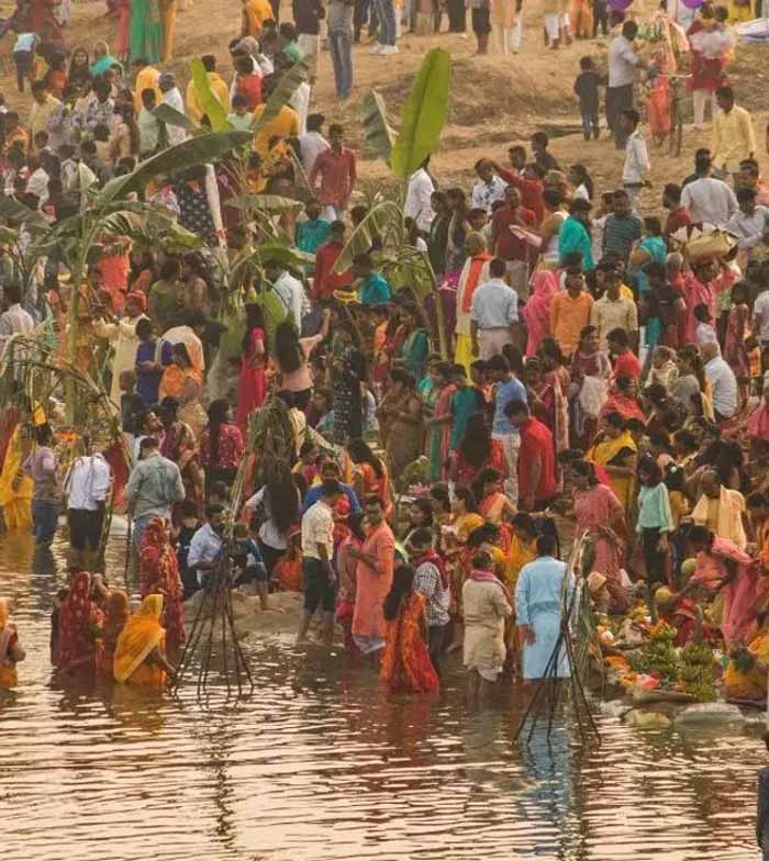 छठ पूजा पर दर्दनाक हादसा: बिहार में 100 से ज्यादा श्रद्धालुओं की डूबकर मौत, कई अब भी लापता छठ पूजा पर दर्दनाक हादसा: बिहार में 100 से ज्यादा श्रद्धालुओं की डूबकर मौत, कई अब भी लापता