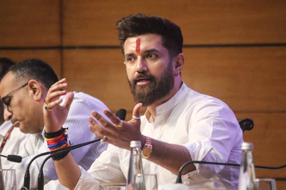 ओवैसी मुसलमानों को अपनी निजी संपत्ति समझते हैं — चिराग पासवान का बड़ा बयान ओवैसी मुसलमानों को अपनी निजी संपत्ति समझते हैं — चिराग पासवान का बड़ा बयान