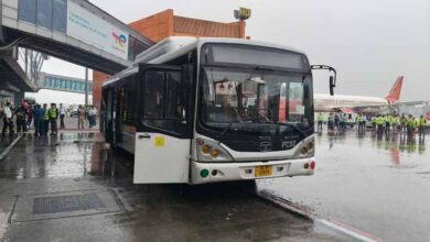 दिल्ली एयरपोर्ट पर हड़कंप: विमान के पास खड़ी एयर इंडिया की बस में लगी भीषण आग, मचा अफरा-तफरी दिल्ली एयरपोर्ट पर हड़कंप: विमान के पास खड़ी एयर इंडिया की बस में लगी भीषण आग, मचा अफरा-तफरी