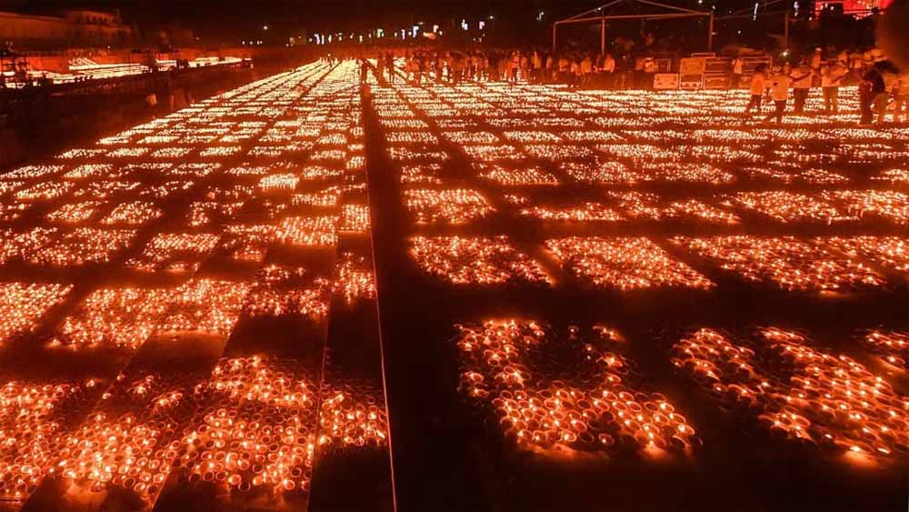 मुरादाबाद की रात रोशन: दीपावली पर 11 लाख दीप और 1500 ड्रोन का भव्य तमाशा मुरादाबाद की रात रोशन: दीपावली पर 11 लाख दीप और 1500 ड्रोन का भव्य तमाशा