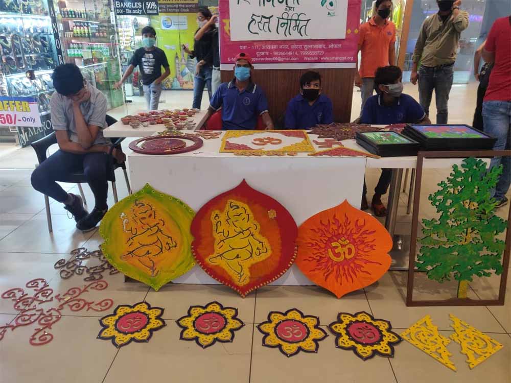 दीपावली पर जगमगाएंगे दिव्यांगजन के हुनर के दीये