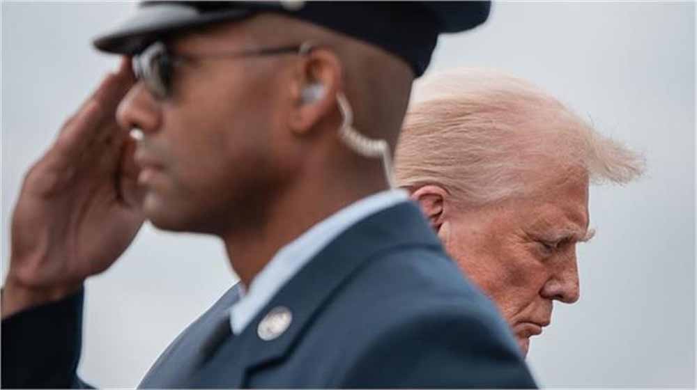 डोनाल्ड ट्रंप ने अमेरिका के सबसे बड़े दुश्मन के खिलाफ किया सशस्त्र युद्ध का ऐलान, गोपनीय दस्तावेज़ में हुआ खुलासा