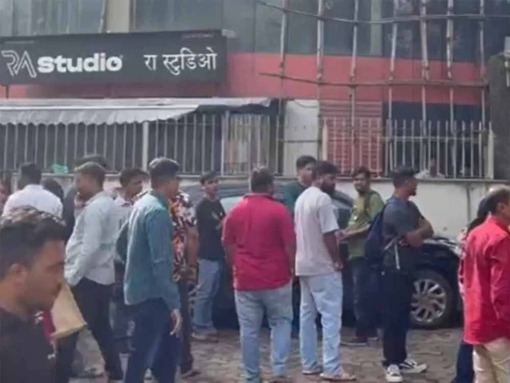 मुंबई में हड़कंप! बच्चों को बंधक बनाने वाले आरोपी का पुलिस एनकाउंटर, मौके पर ढेर मुंबई में हड़कंप! बच्चों को बंधक बनाने वाले आरोपी का पुलिस एनकाउंटर, मौके पर ढेर