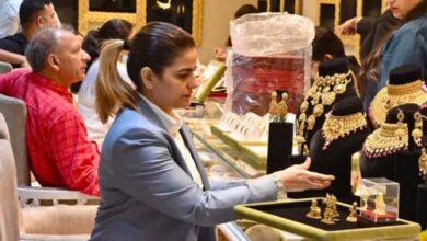 सोना ₹13,000 और चांदी ₹29,000 तक लुढ़की: रिकॉर्ड ऊँचाई से तगड़ी गिरावट सोना ₹13,000 और चांदी ₹29,000 तक लुढ़की: रिकॉर्ड ऊँचाई से तगड़ी गिरावट