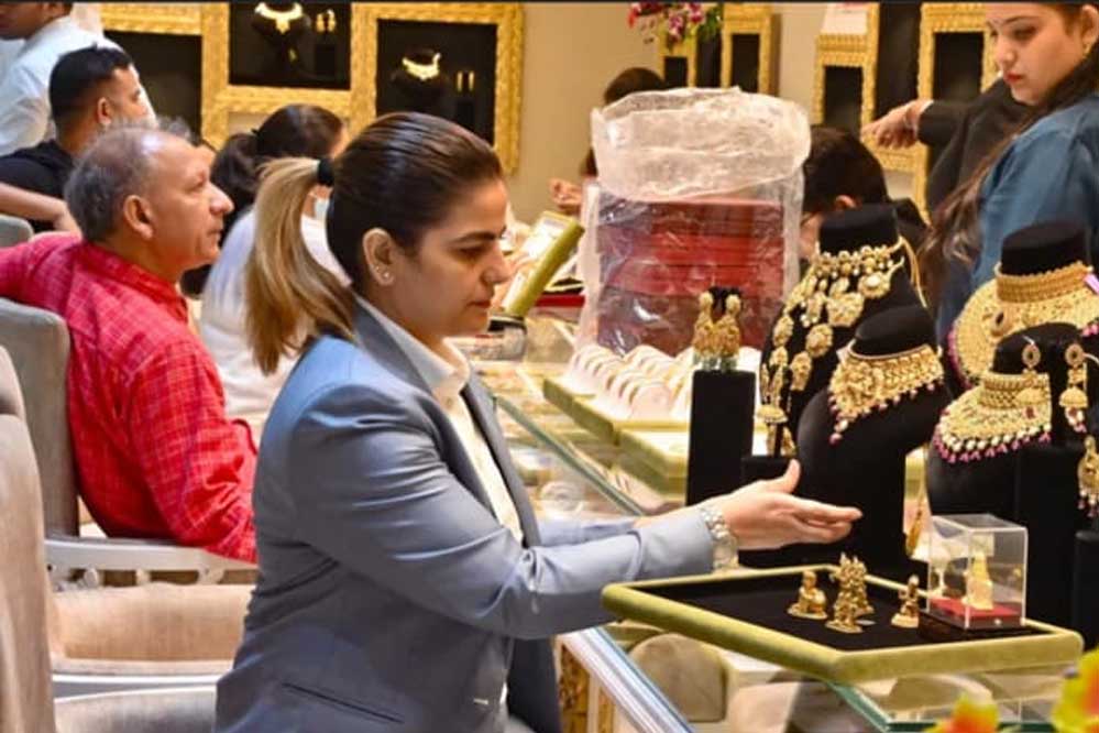 सोना ₹13,000 और चांदी ₹29,000 तक लुढ़की: रिकॉर्ड ऊँचाई से तगड़ी गिरावट