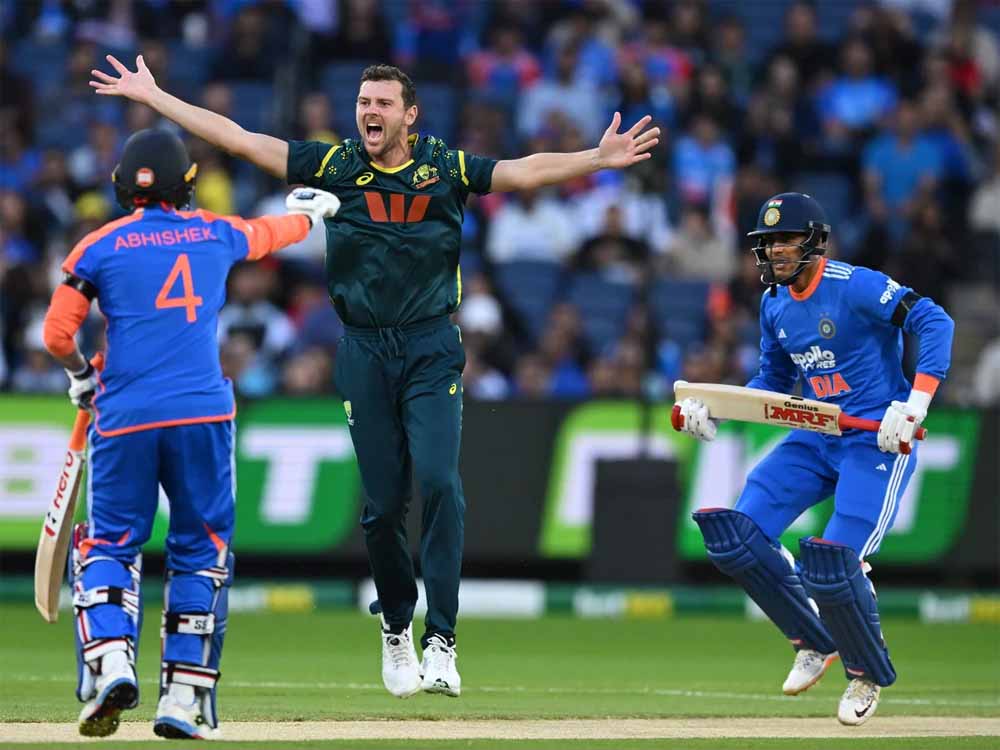 मेलबर्न टेस्ट में टीम इंडिया की हालत पतली! बल्लेबाजों के बाद गेंदबाज भी नाकाम, ऑस्ट्रेलिया ने बनाई बढ़त मेलबर्न टेस्ट में टीम इंडिया की हालत पतली! बल्लेबाजों के बाद गेंदबाज भी नाकाम, ऑस्ट्रेलिया ने बनाई बढ़त