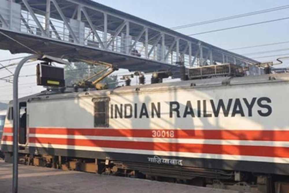 देश के 76 रेलवे स्टेशनों पर बनेगा नया ‘होल्डिंग एरिया’, रेल मंत्रालय ने दी बड़ी मंजूरी देश के 76 रेलवे स्टेशनों पर बनेगा नया ‘होल्डिंग एरिया’, रेल मंत्रालय ने दी बड़ी मंजूरी