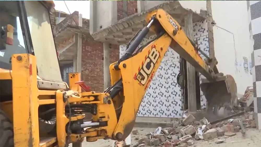 संभल में बुलडोजर कार्रवाई: अवैध मदरसा और मैरिज पैलेस जमींदोज, इलाके में तनाव संभल में बुलडोजर कार्रवाई: अवैध मदरसा और मैरिज पैलेस जमींदोज, इलाके में तनाव