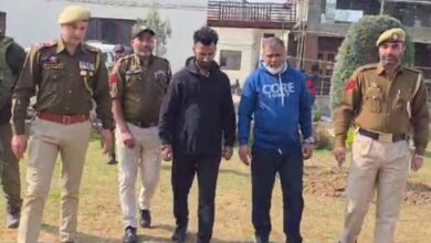 जम्मू-कश्मीर में पुलिस का बड़ा एक्शन: कुख्यात अपराधी गिरफ्तार, खुलासा कर गया चौंकाने वाला नेटवर्क जम्मू-कश्मीर में पुलिस का बड़ा एक्शन: कुख्यात अपराधी गिरफ्तार, खुलासा कर गया चौंकाने वाला नेटवर्क