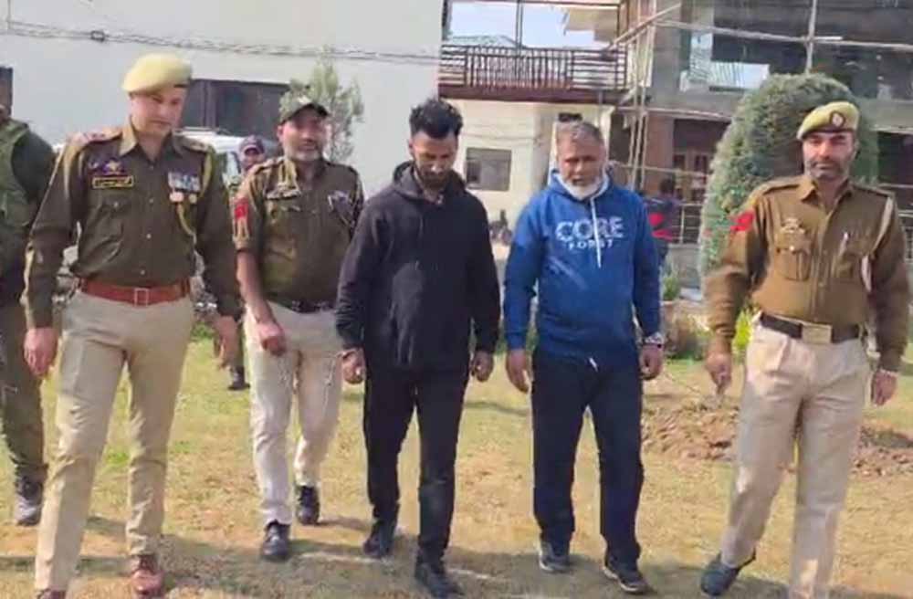 जम्मू-कश्मीर में पुलिस का बड़ा एक्शन: कुख्यात अपराधी गिरफ्तार, खुलासा कर गया चौंकाने वाला नेटवर्क जम्मू-कश्मीर में पुलिस का बड़ा एक्शन: कुख्यात अपराधी गिरफ्तार, खुलासा कर गया चौंकाने वाला नेटवर्क