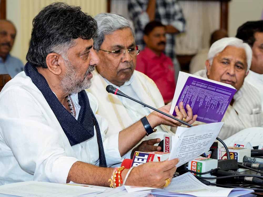 राज्य सरकार में बड़ा फेरबदल! 50% मंत्रियों की जगह, CM का मास्टर प्लान सामने राज्य सरकार में बड़ा फेरबदल! 50% मंत्रियों की जगह, CM का मास्टर प्लान सामने