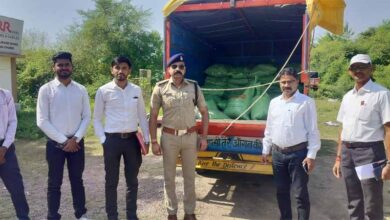 खाद का अवैध परिवहन करने पर थाना नौगांव में 2 लोगों पर एफआईआर