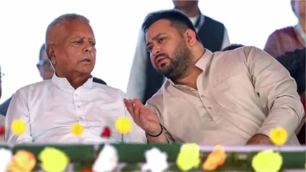 RJD में भगदड़! लालू-तेजस्वी को बड़ा झटका, पूर्व विधायक ने थामा BJP का दामन RJD में भगदड़! लालू-तेजस्वी को बड़ा झटका, पूर्व विधायक ने थामा BJP का दामन