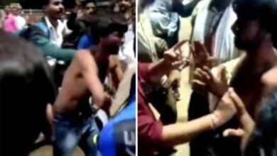 यूपी में मॉब लिंचिंग जैसी घटना: चोरी के शक में भीड़ ने दो युवकों को पीटा, कपड़े फाड़े यूपी में मॉब लिंचिंग जैसी घटना: चोरी के शक में भीड़ ने दो युवकों को पीटा, कपड़े फाड़े