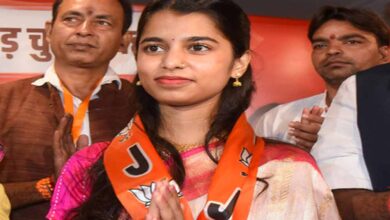 तेजस्वी यादव पर मैथिली ठाकुर का वार: हर परिवार को नौकरी निकला झूठा वादा! तेजस्वी यादव पर मैथिली ठाकुर का वार: हर परिवार को नौकरी निकला झूठा वादा!