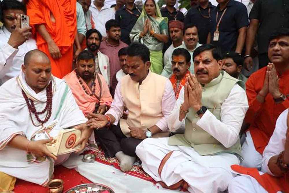 गौ-शालाओं को विकसित करेंगे गौ-मंदिर के रूप में : मुख्यमंत्री डॉ. यादव गौ-शालाओं को विकसित करेंगे गौ-मंदिर के रूप में : मुख्यमंत्री डॉ. यादव